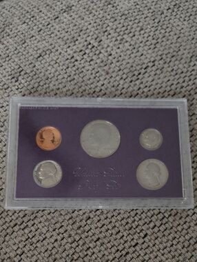 US Mint Uncirculated Coin Proof Set - Purple Insert